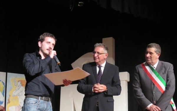 “A viso coperto” vince il XXVII Premio Massarosa come miglior opera prima.