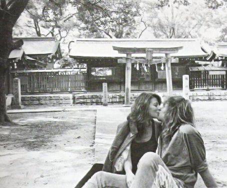 Always – Storia d’amore (e di campeggio) di John e Dorothea Bon Jovi.